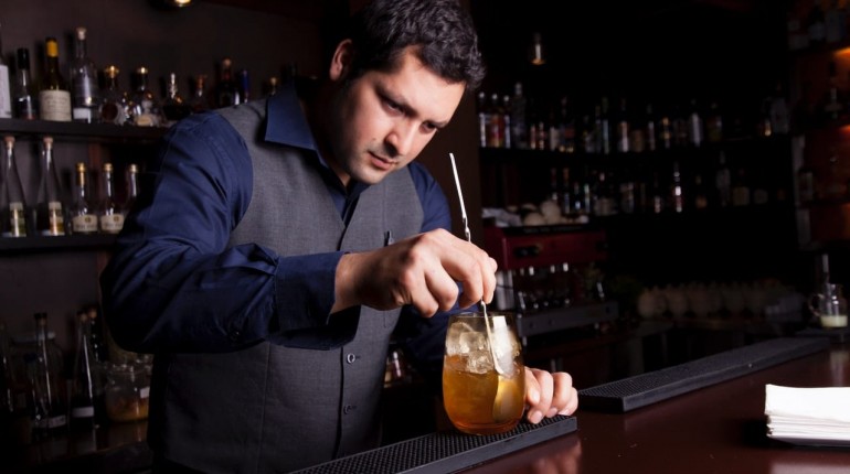 Epidemiólogos critican duramente decisión de abrir bares en el País Vasco